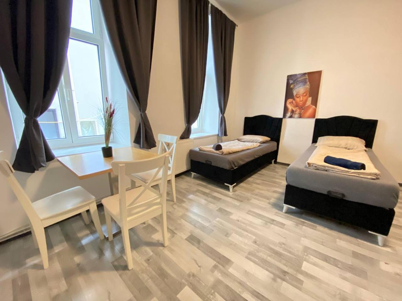 Economic 3p Lg Apartment *